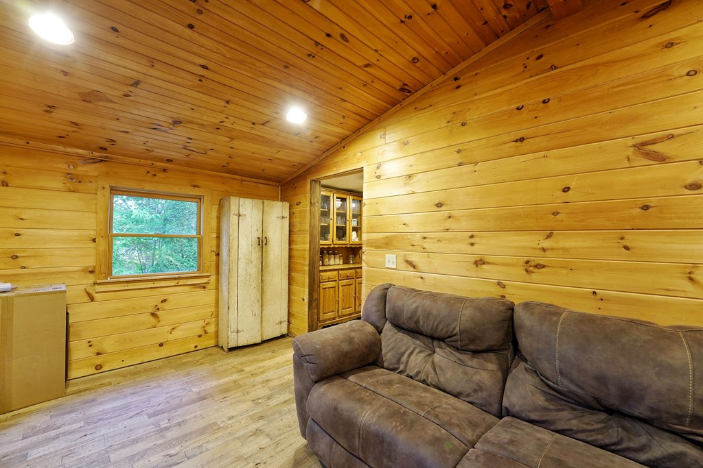 418632 Cherry Log Residential