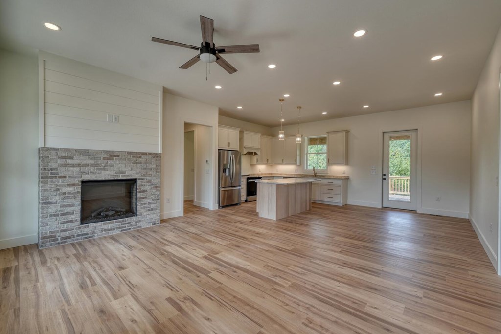 418636 Young Harris Residential