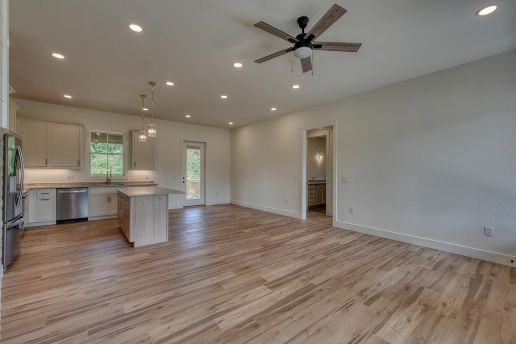 418636 Young Harris Residential