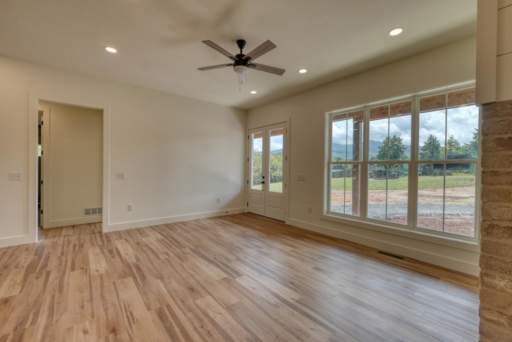 418636 Young Harris Residential