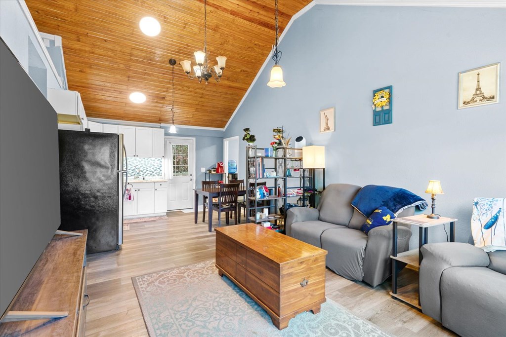 418709 Chatsworth Residential