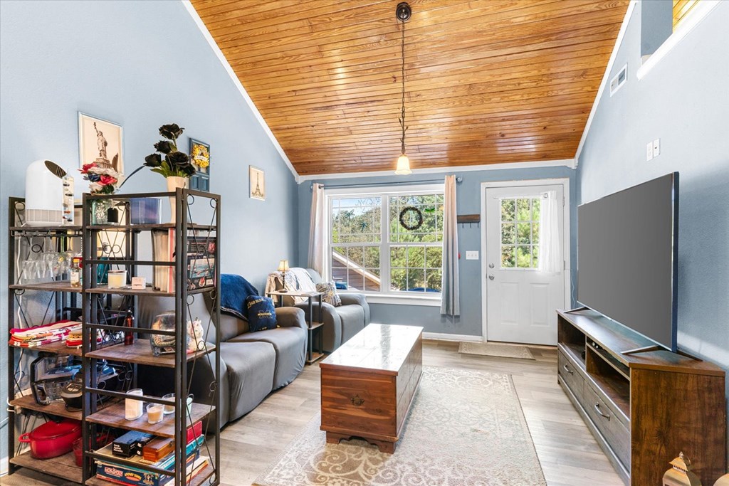 418709 Chatsworth Residential