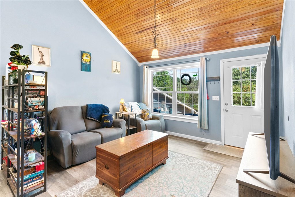 418709 Chatsworth Residential