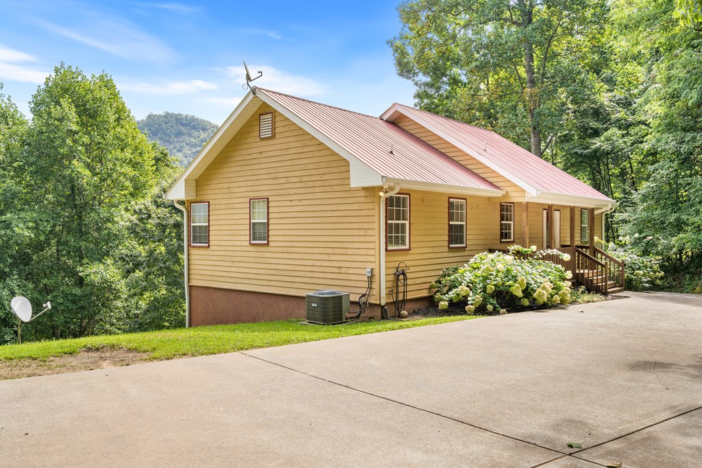 418711 Hayesville Residential