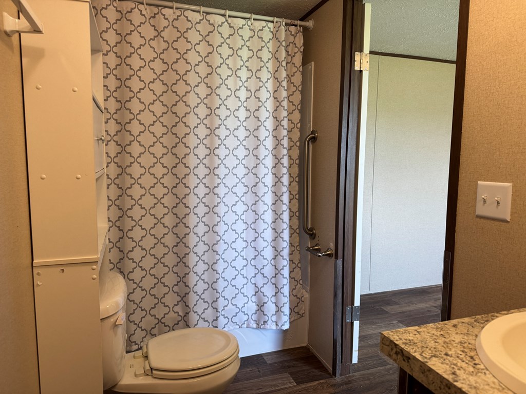 418754 Chatsworth Residential