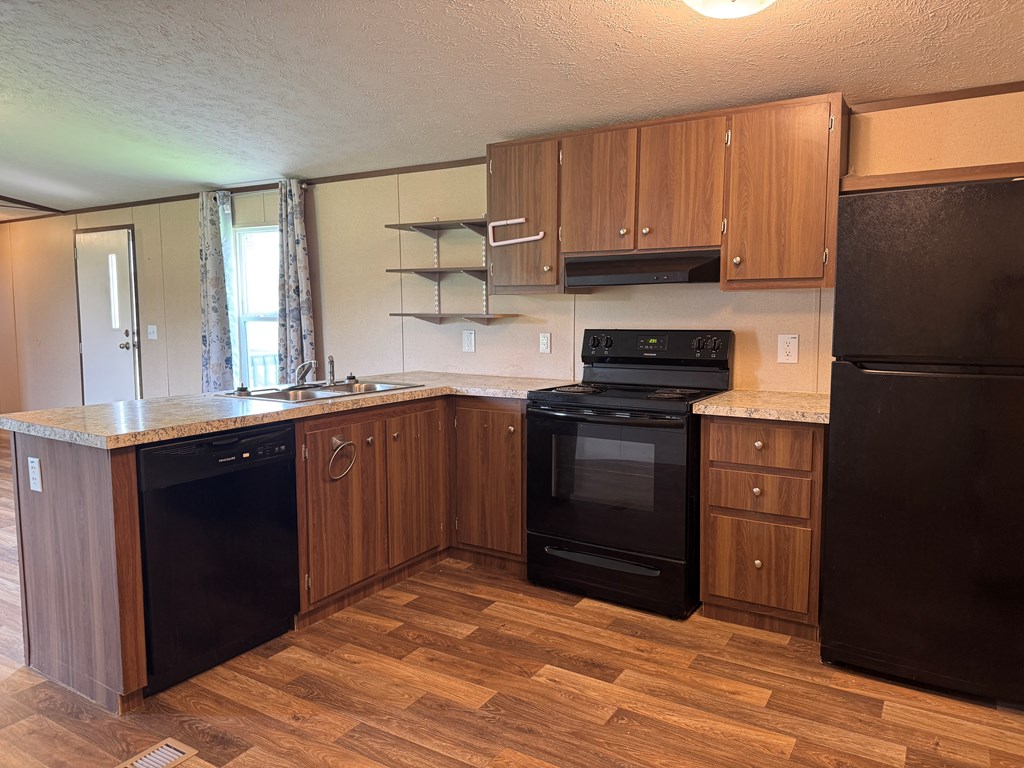 418754 Chatsworth Residential