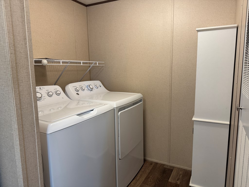 418754 Chatsworth Residential