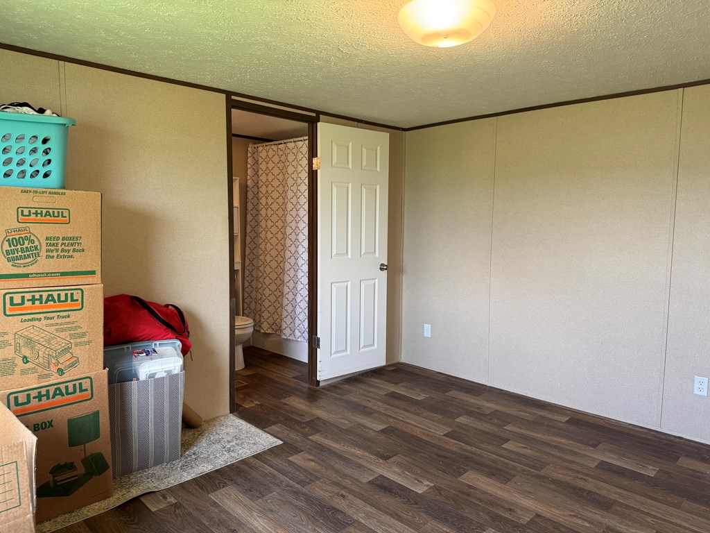 418754 Chatsworth Residential