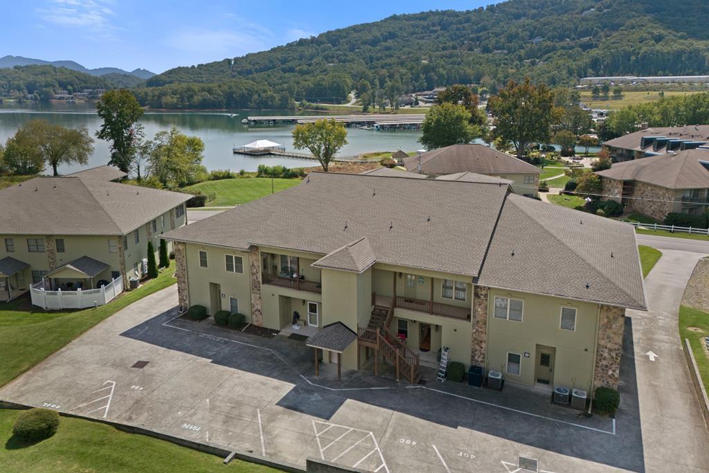 418888 Young Harris Condominium