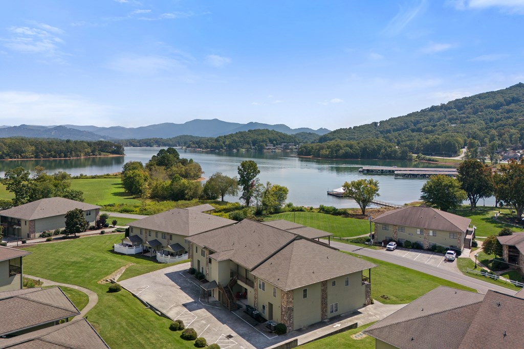 418888 Young Harris Condominium