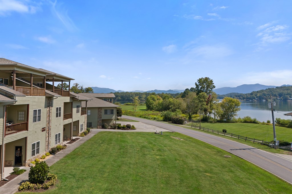 418888 Young Harris Condominium