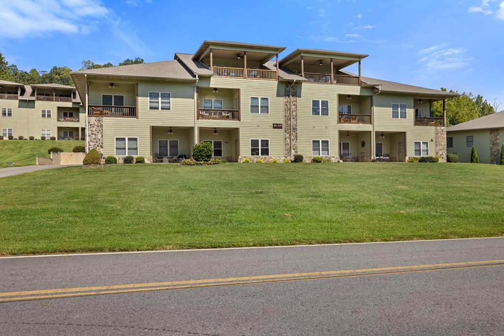 418888 Young Harris Condominium