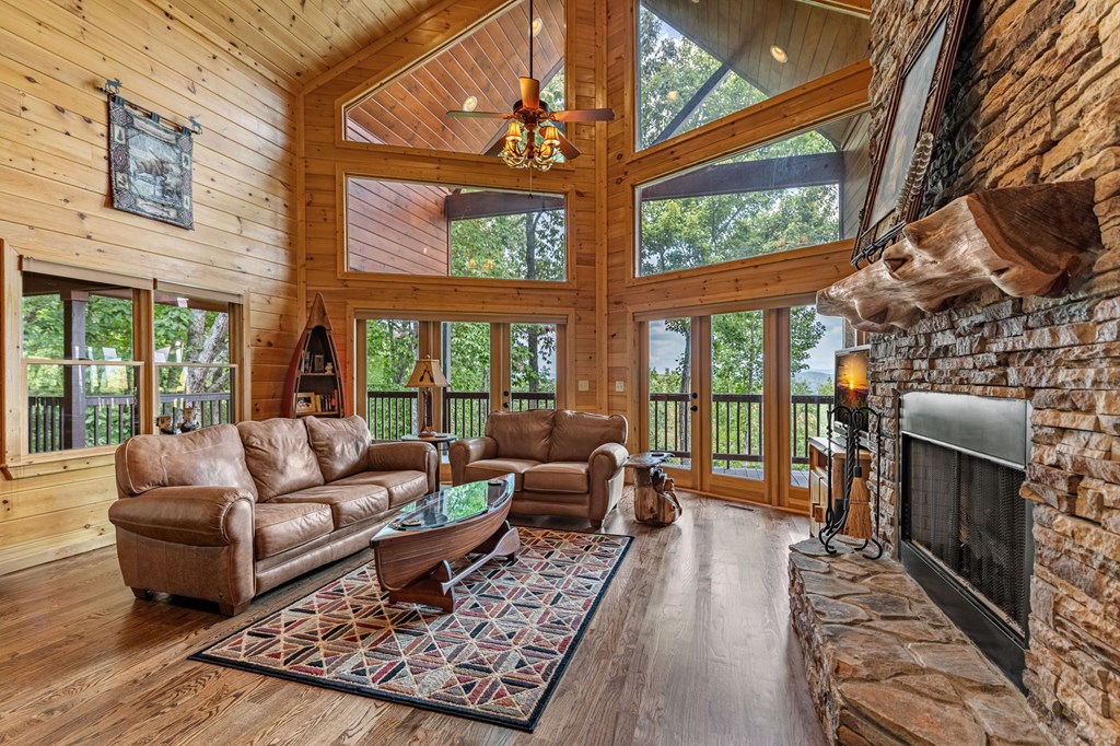418979 Mineral Bluff Residential