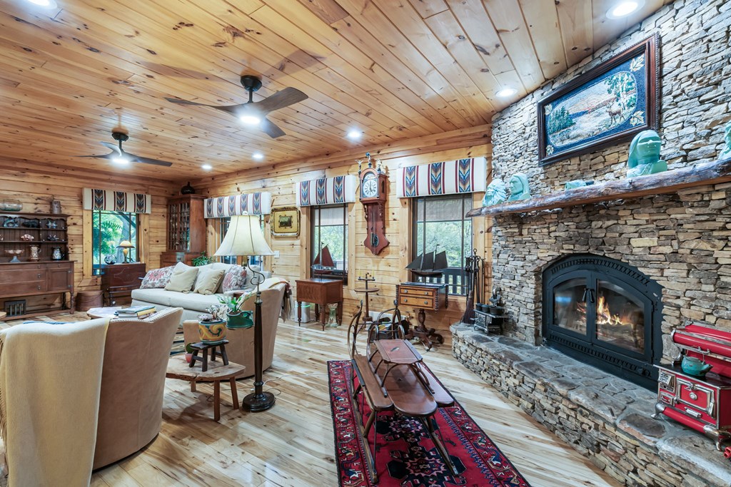 419000 Hiawassee Residential