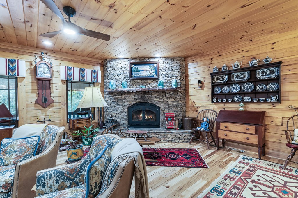 419000 Hiawassee Residential