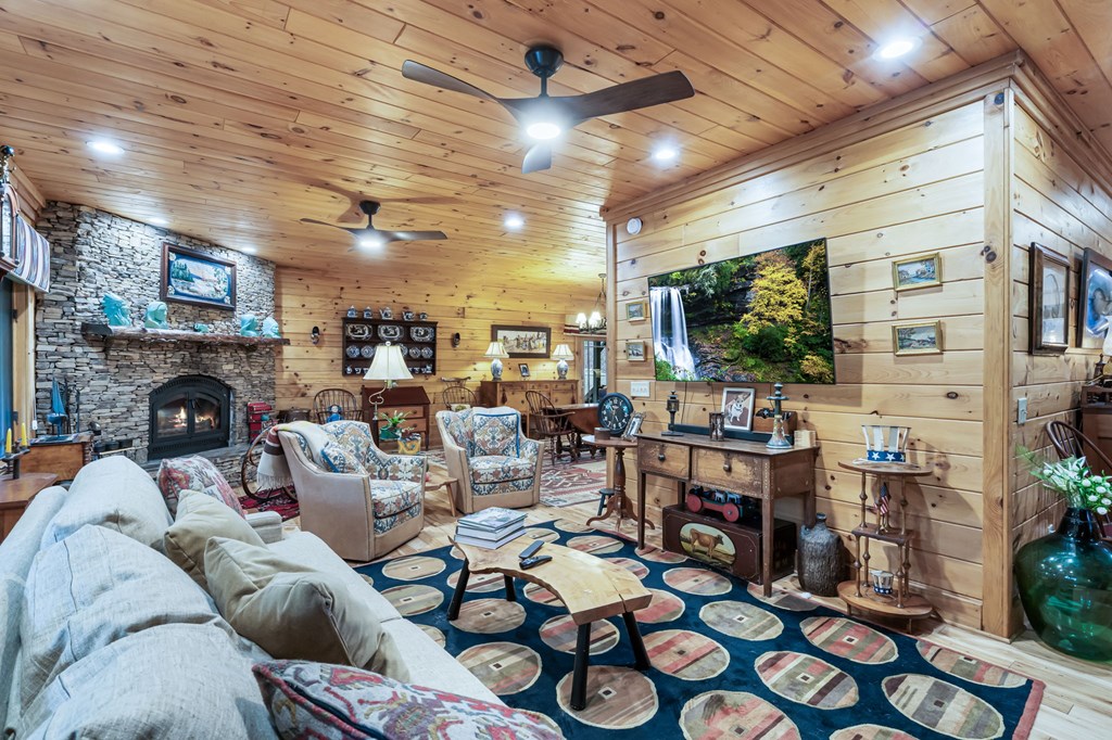 419000 Hiawassee Residential