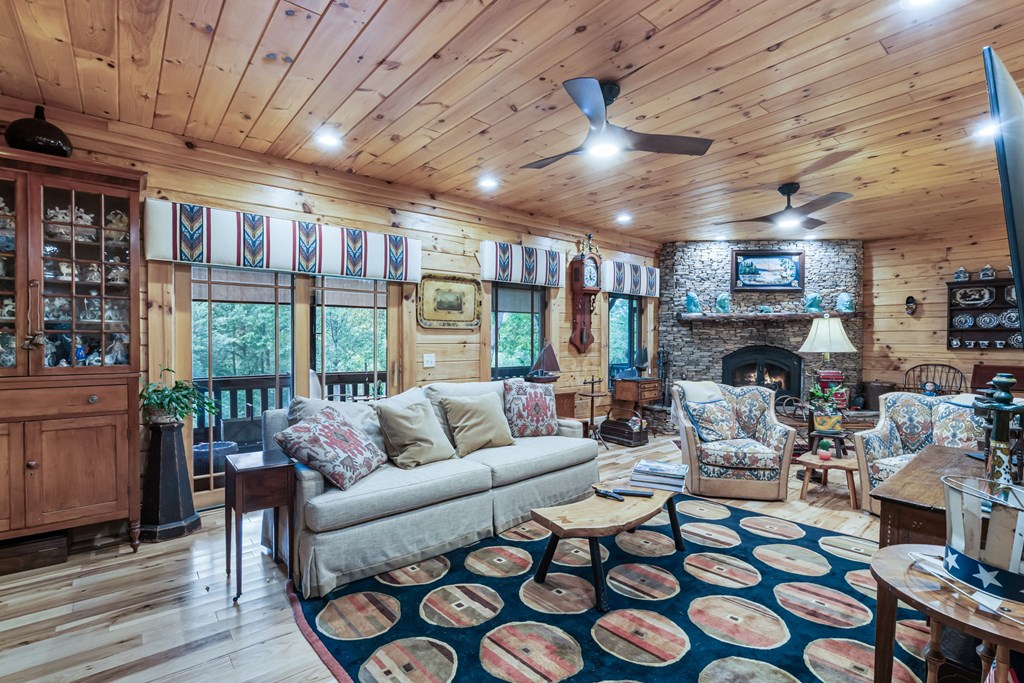 419000 Hiawassee Residential