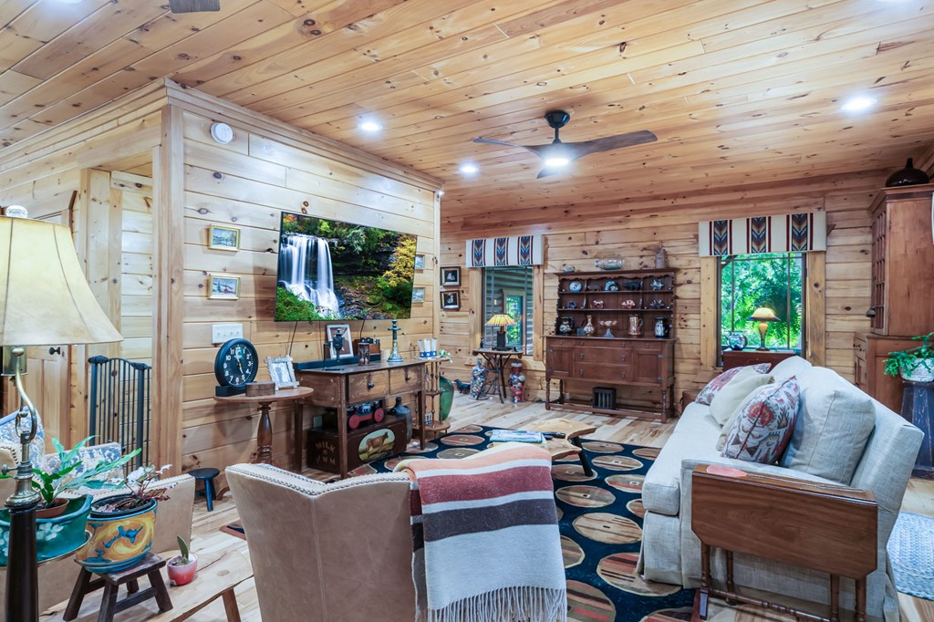 419000 Hiawassee Residential