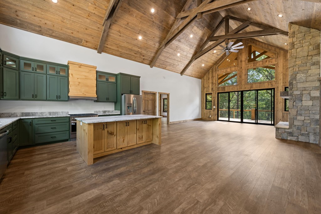 419069 Mineral Bluff Residential