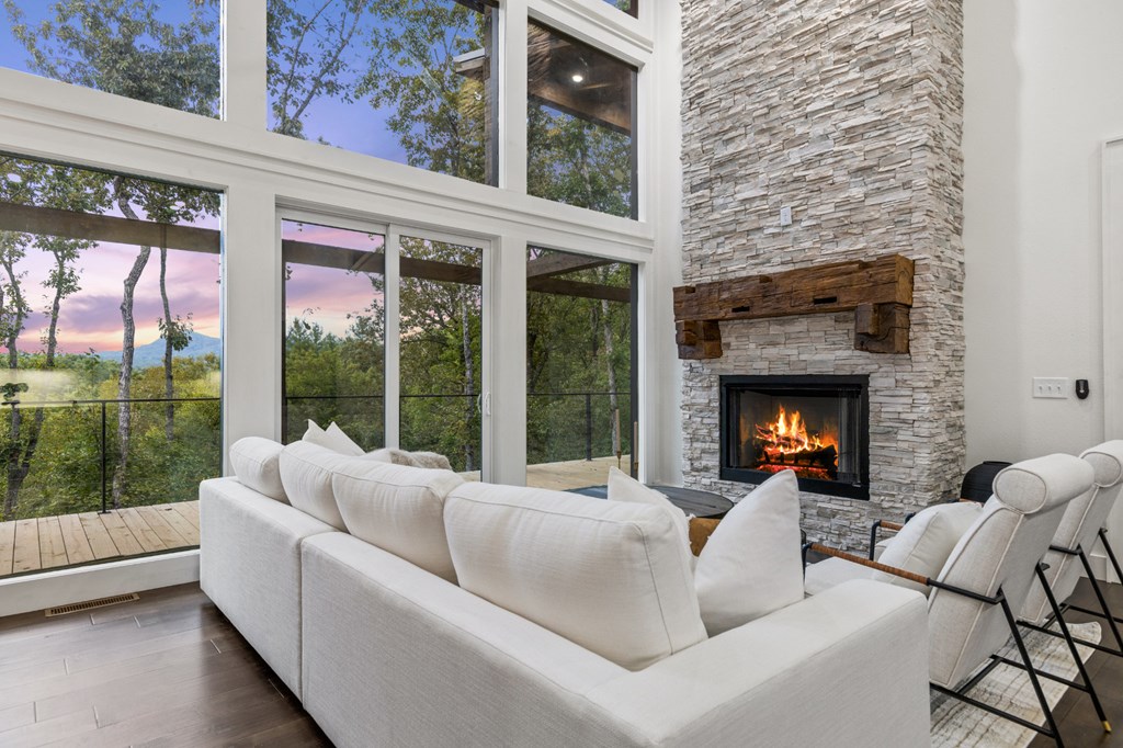 419075 Mineral Bluff Residential