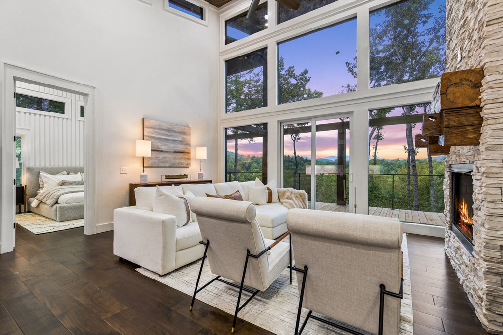 419075 Mineral Bluff Residential