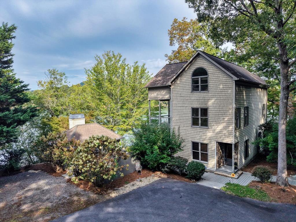 419105 Young Harris Residential