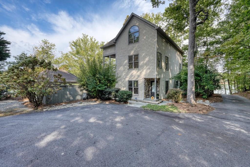 419105 Young Harris Residential