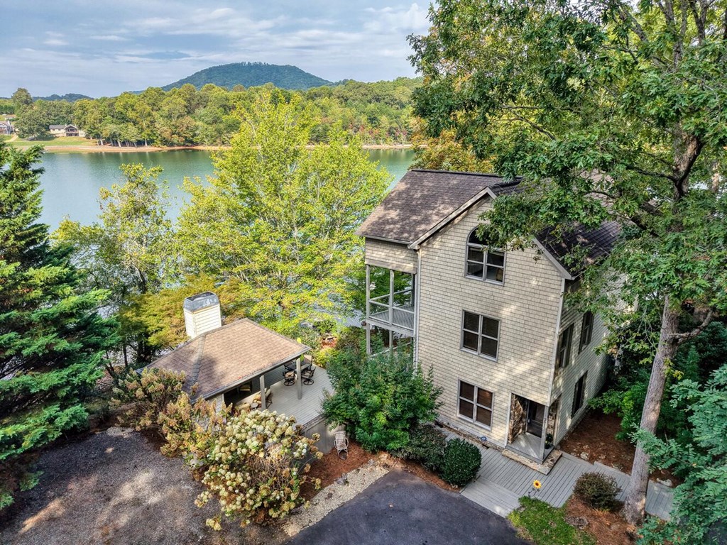 419105 Young Harris Residential