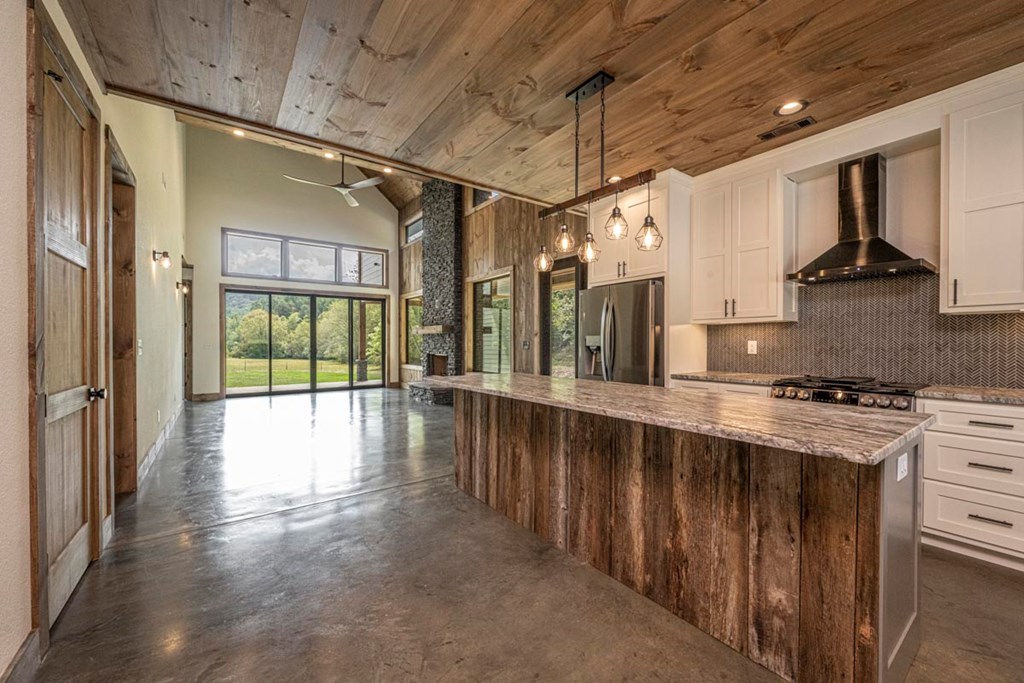 419173 Mineral Bluff Residential