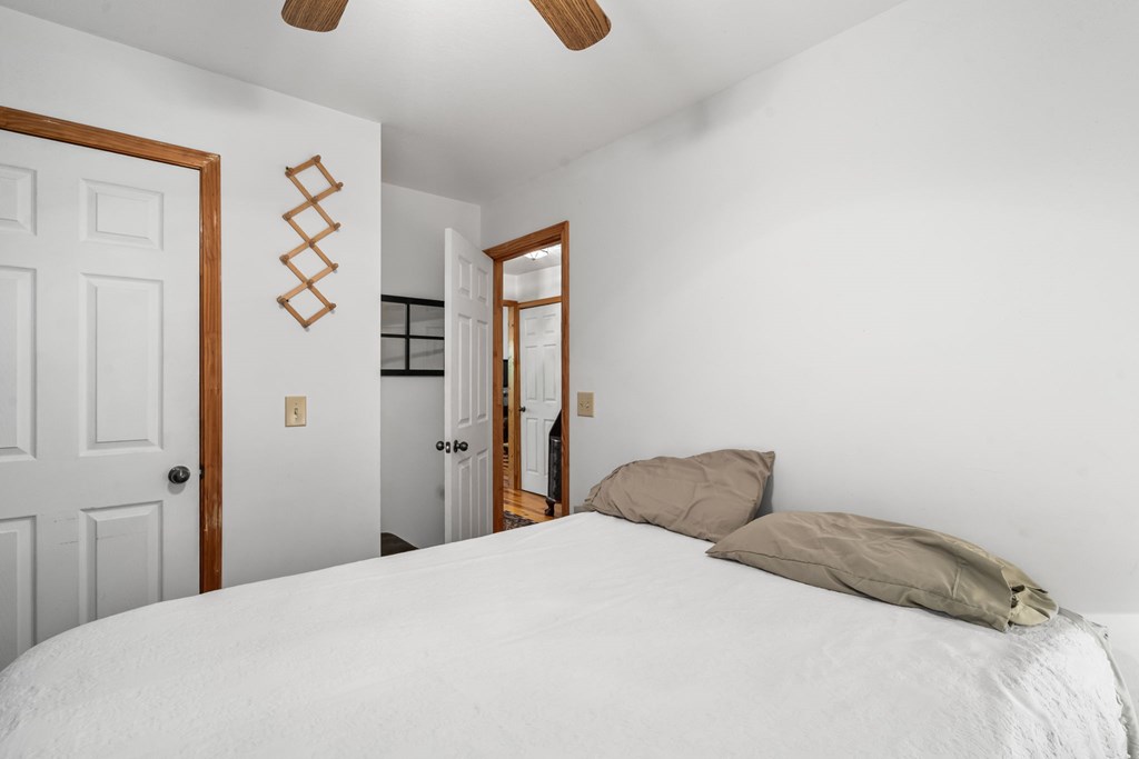 419212 Young Harris Residential