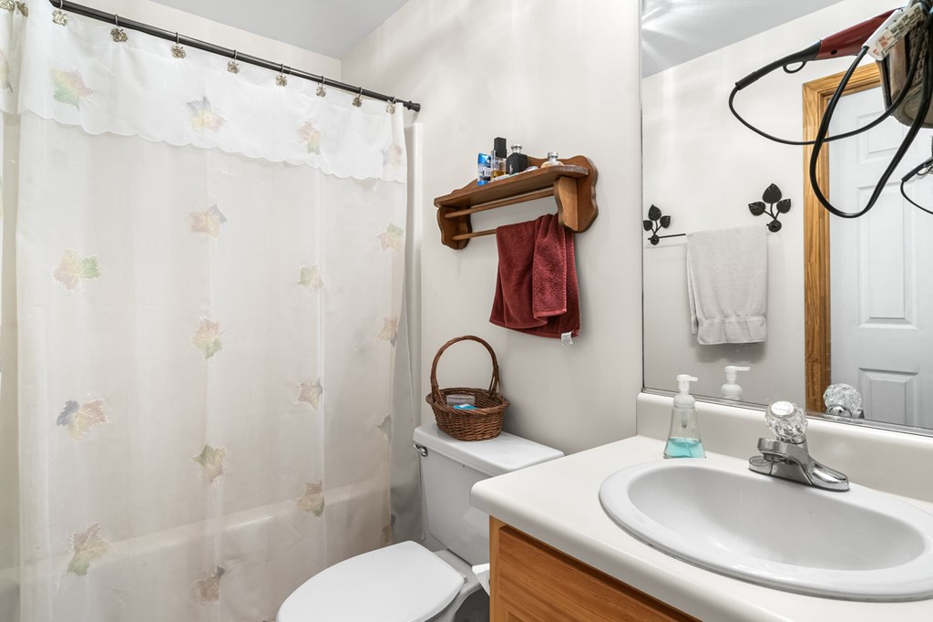 419212 Young Harris Residential