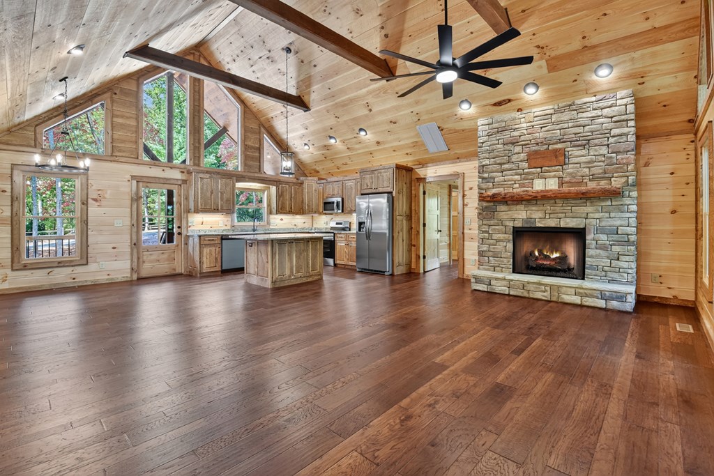 419236 Mineral Bluff Residential