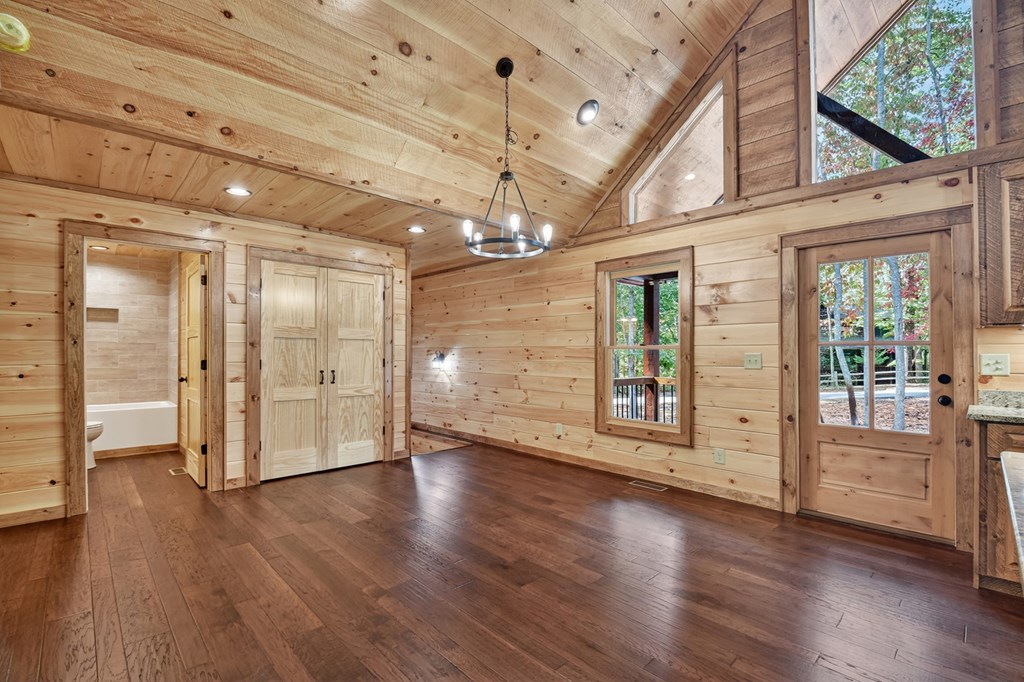 419236 Mineral Bluff Residential