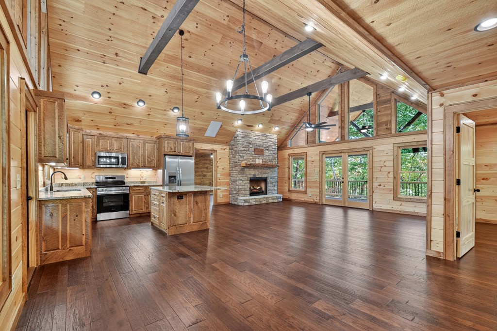 419236 Mineral Bluff Residential