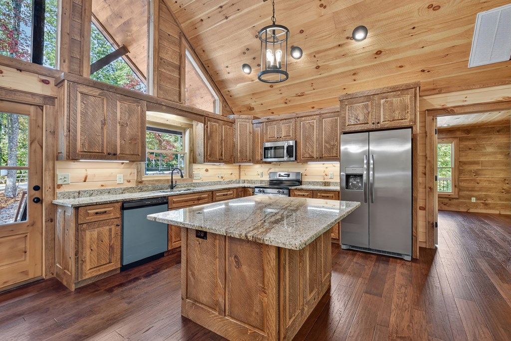 419236 Mineral Bluff Residential
