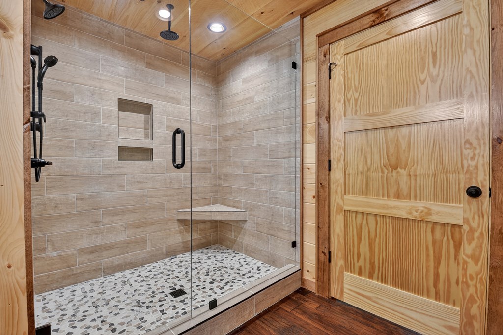 419236 Mineral Bluff Residential