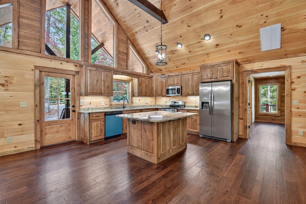 419236 Mineral Bluff Residential