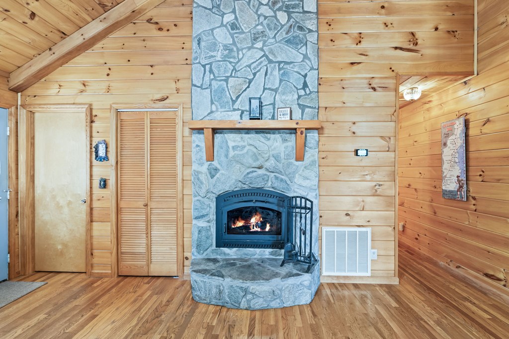 419252 Mineral Bluff Residential