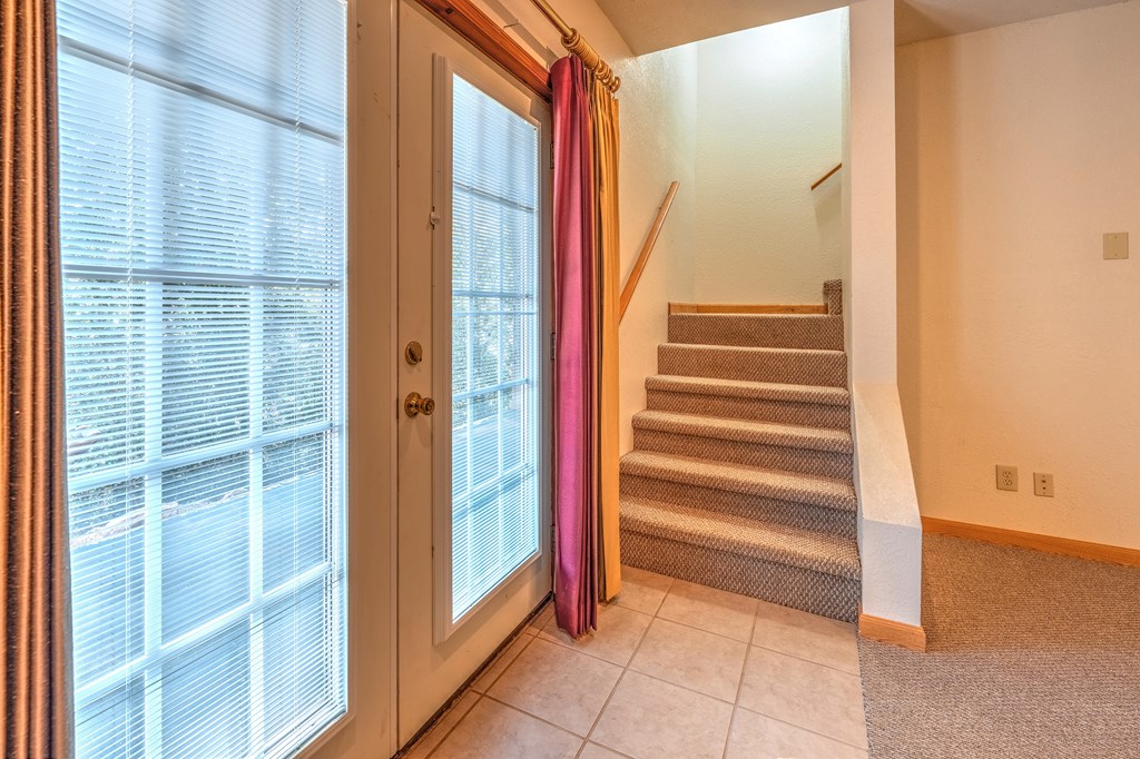 419267 Young Harris Residential