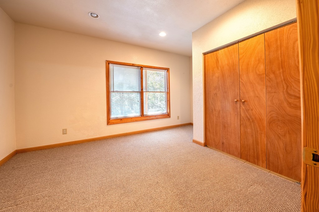 419267 Young Harris Residential