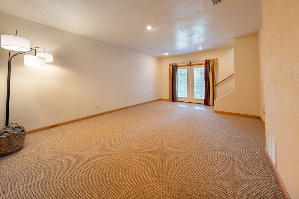 419267 Young Harris Residential