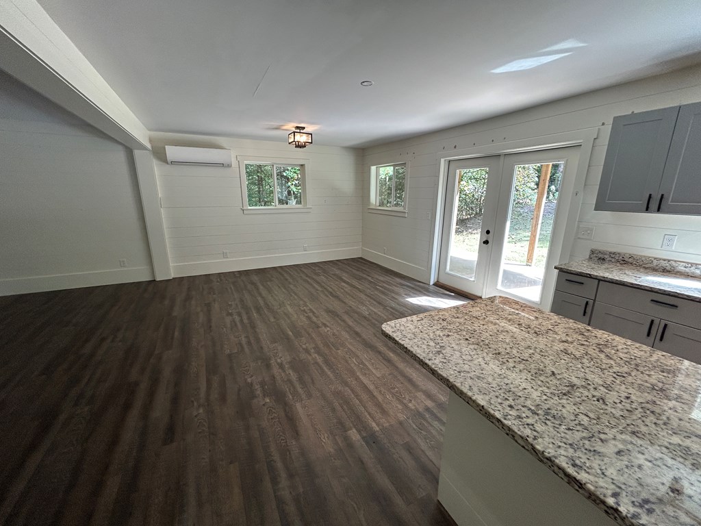 419306 Mineral Bluff Residential