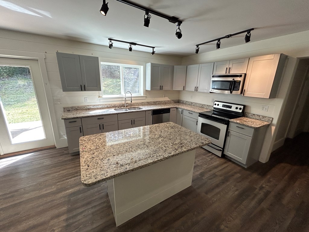 419306 Mineral Bluff Residential