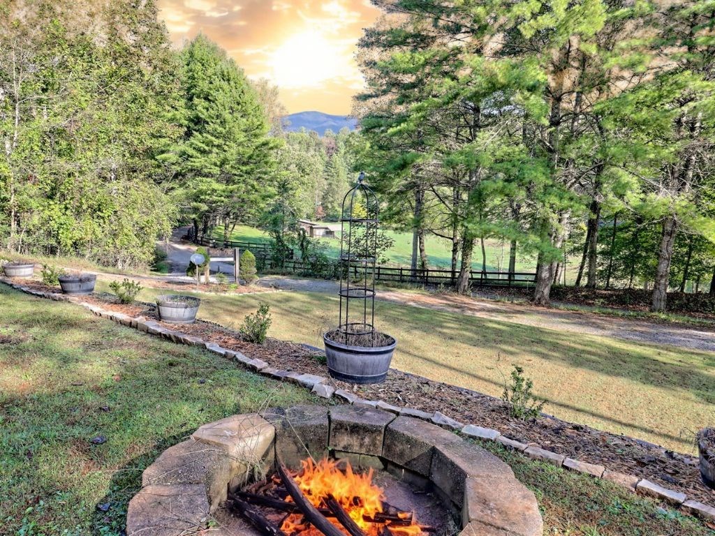 419310 Hayesville Residential