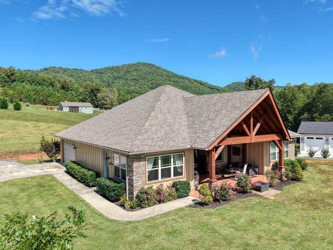 419316 Young Harris Residential