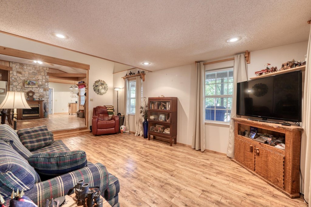 419390 Hiawassee Residential