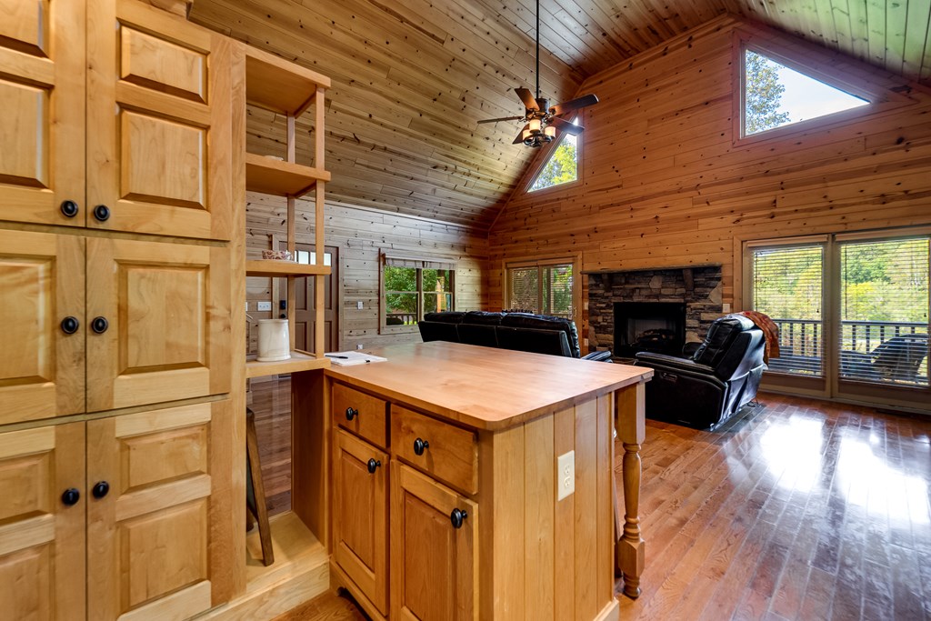 419446 Hayesville Residential