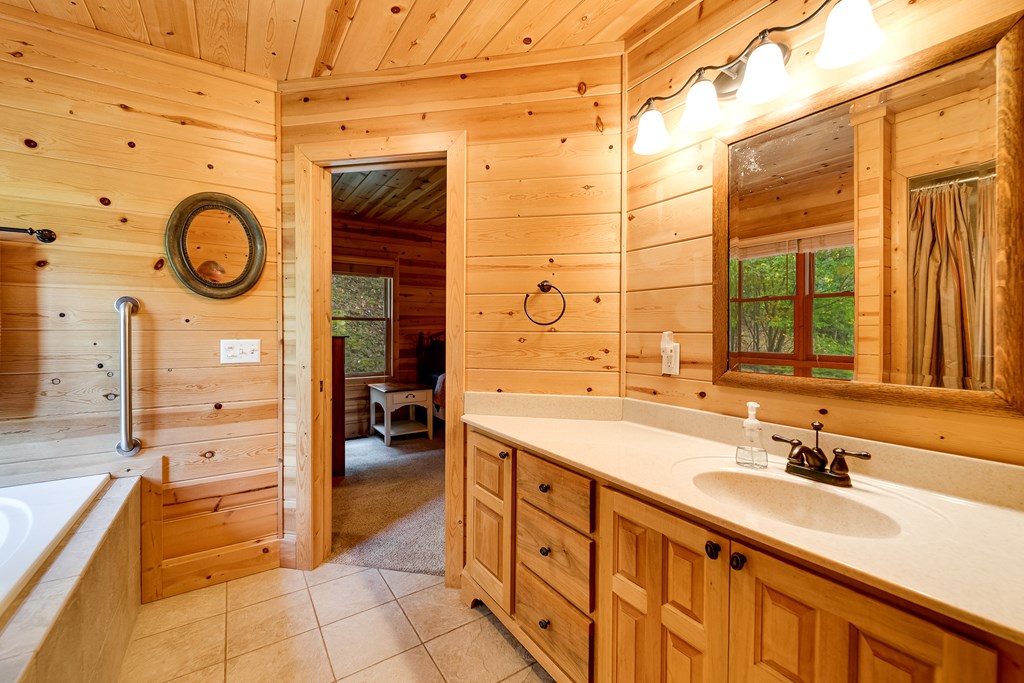 419446 Hayesville Residential