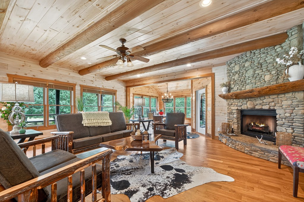 419457 Mineral Bluff Residential