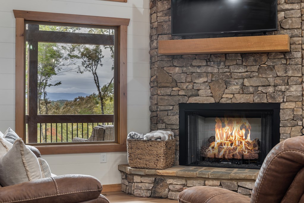 419463 Mineral Bluff Residential